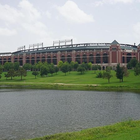 Family Friendly 2Bdrm-Walk To At&T/Cowboys Stadium Arlington Eksteriør bilde