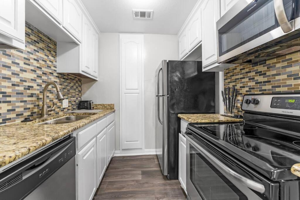 Family Friendly 2Bdrm-Walk To At&T/Cowboys Stadium Arlington Eksteriør bilde