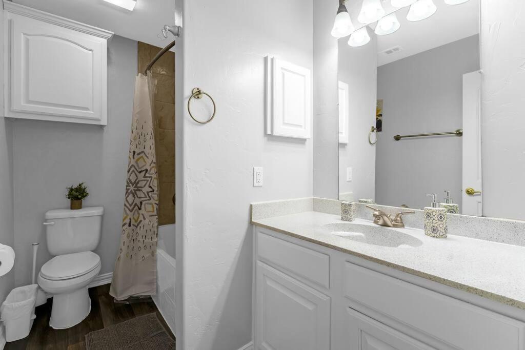 Family Friendly 2Bdrm-Walk To At&T/Cowboys Stadium Arlington Eksteriør bilde