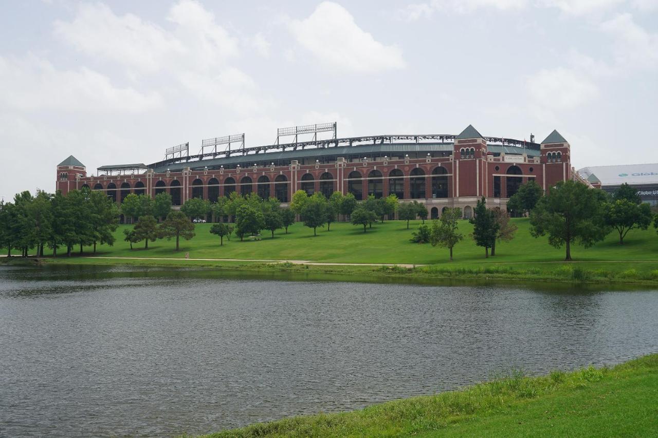 Family Friendly 2Bdrm-Walk To At&T/Cowboys Stadium Arlington Eksteriør bilde